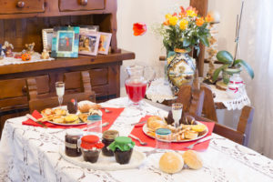 Tavola imbandita b&b Villa Carlotta Ferrara